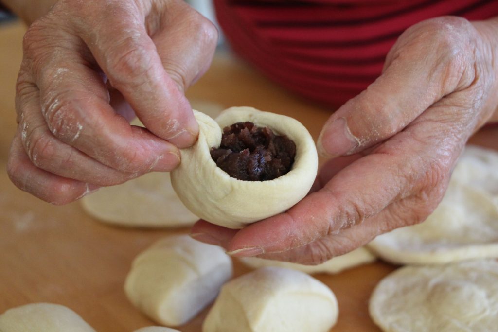 pinching the red bean bun closed