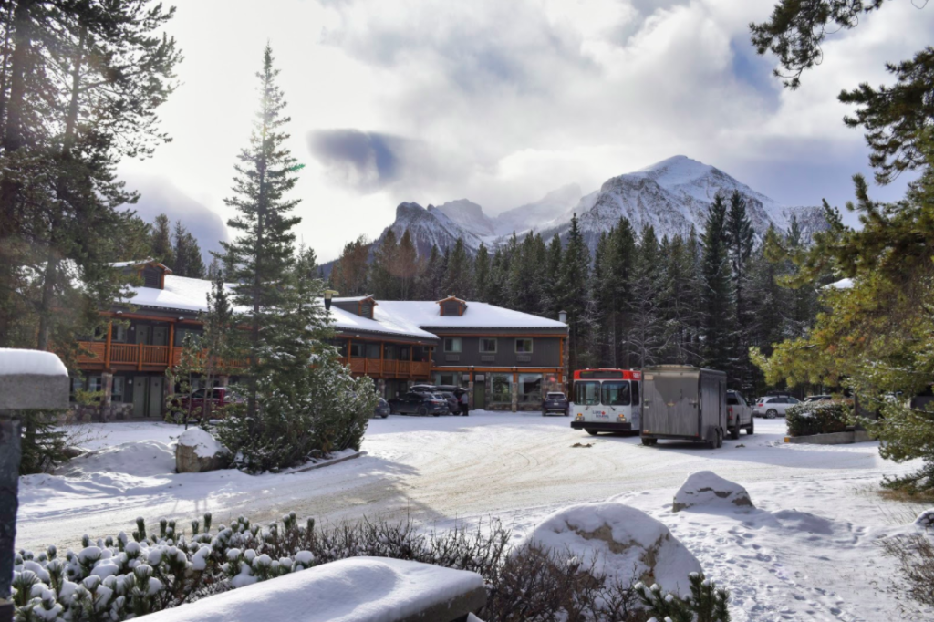 Mountaineer Lodge Lake Louise