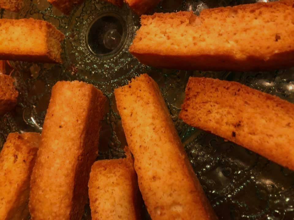 Baked cake rusks on a plate.