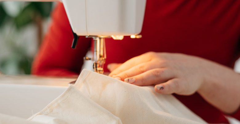 sewing machine, photo by: tata-toto