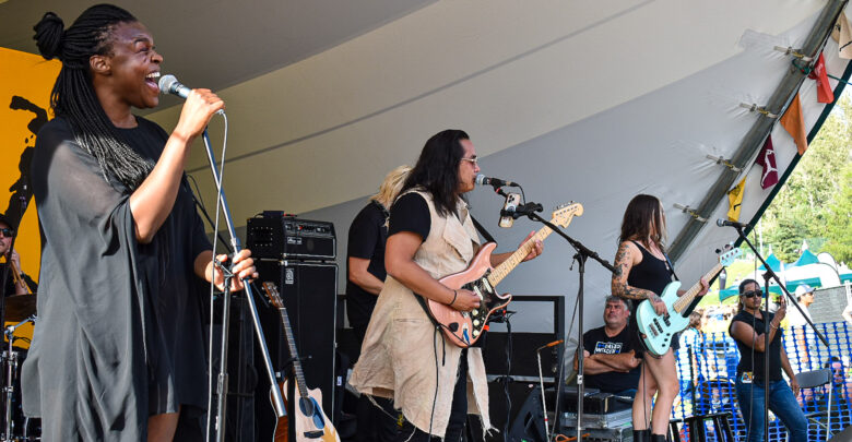 Aysanabee at Folk Fest