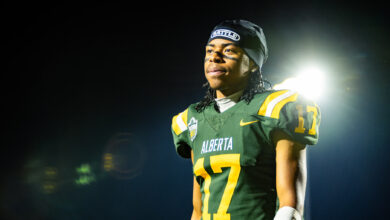 Alejandro Ogunyemi #17 for the University of Alberta Golden Bears football team.